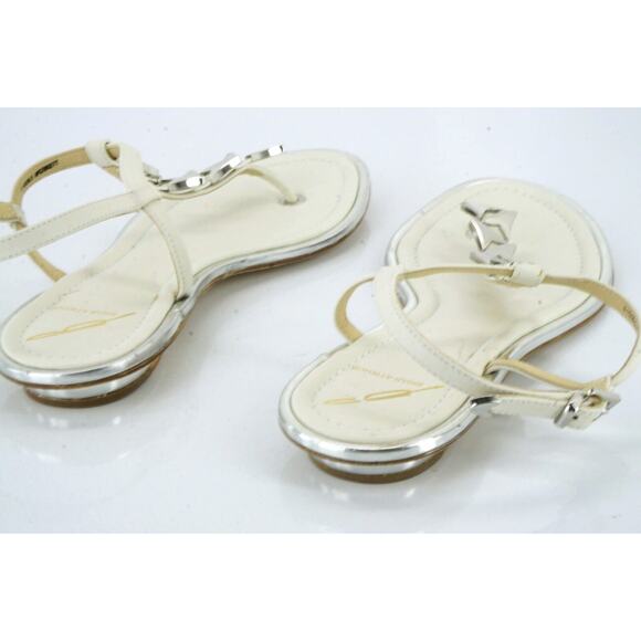 B. Brian Atwood Leather Crickett Silver Arrowhead T Strappy Sandal Size 6.5 Flat - Picture 10 of 10